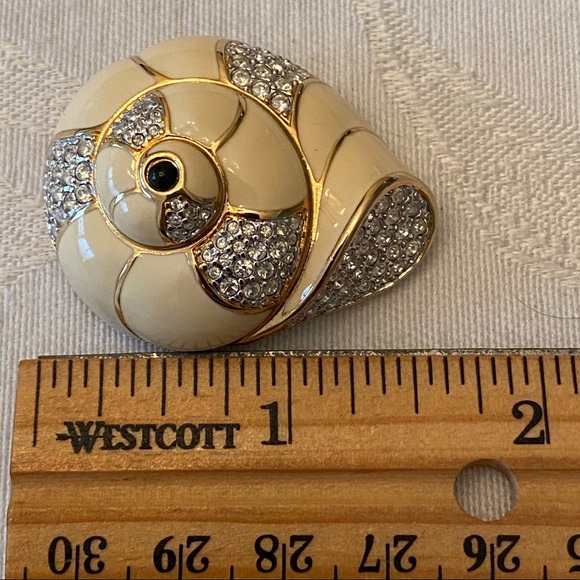 Enameled Seashell Pin - Picture 3 of 4